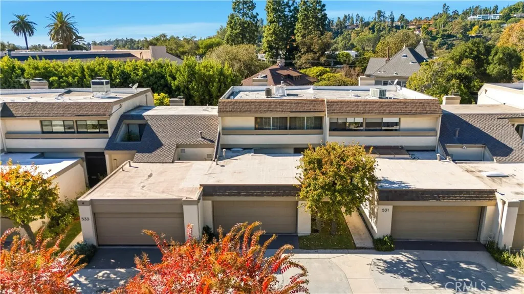 Pasadena, California 91103, United States, 3 Bedrooms Bedrooms, ,3 BathroomsBathrooms,Residential,Active,252325