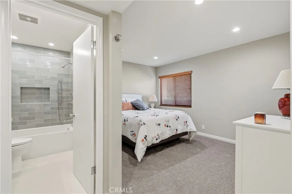 Pasadena, California 91103, United States, 3 Bedrooms Bedrooms, ,3 BathroomsBathrooms,Residential,Active,252325