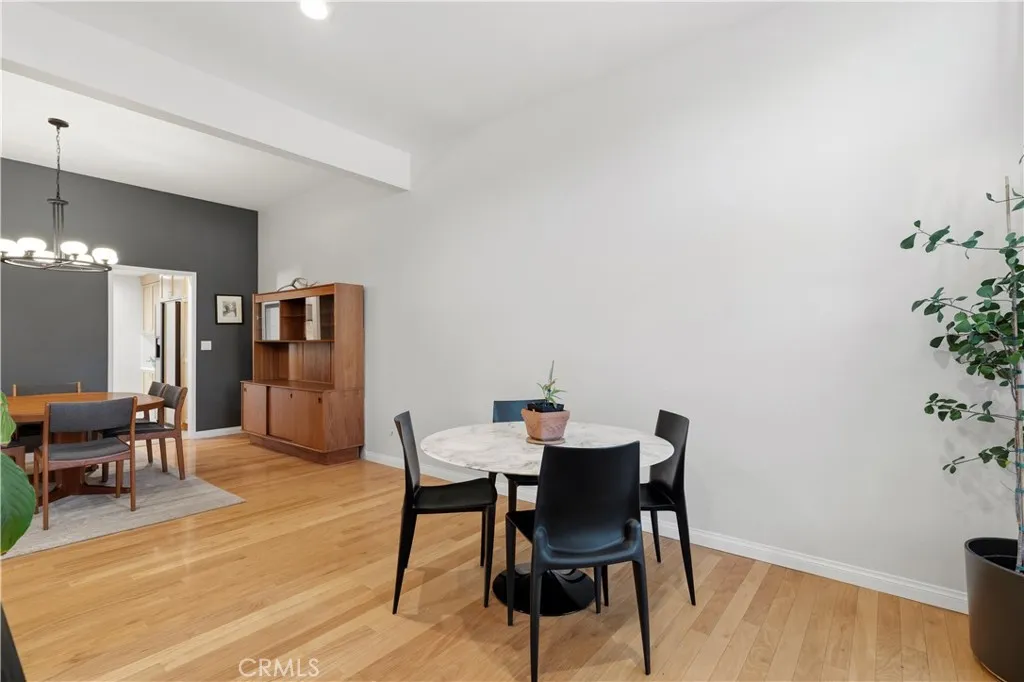 Pasadena, California 91103, United States, 3 Bedrooms Bedrooms, ,3 BathroomsBathrooms,Residential,Active,252325