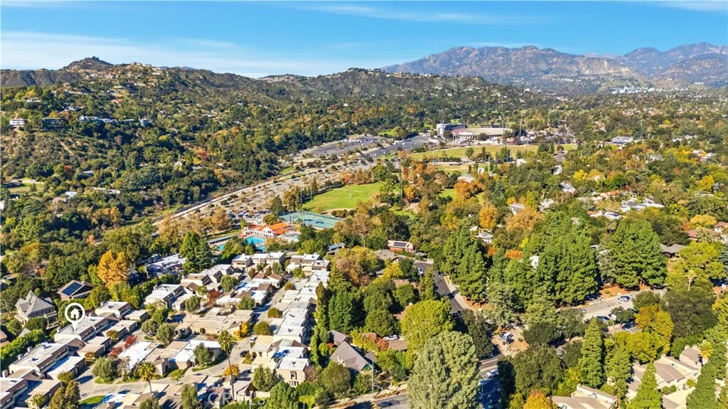 Pasadena, California 91103, United States, 3 Bedrooms Bedrooms, ,3 BathroomsBathrooms,Residential,Active,252325