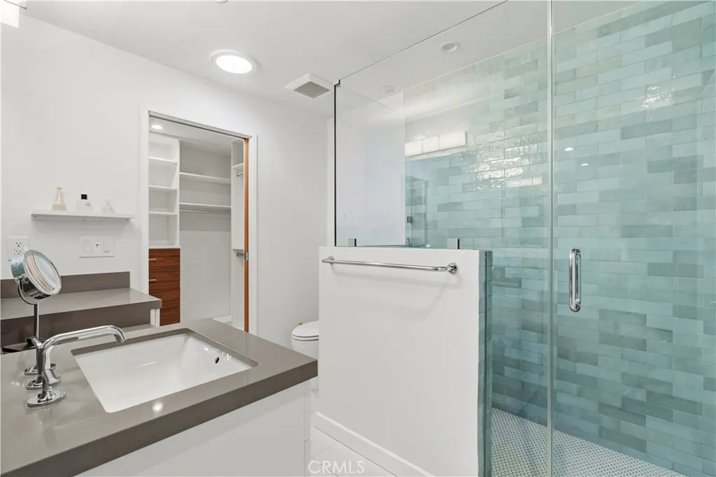 Pasadena, California 91103, United States, 3 Bedrooms Bedrooms, ,3 BathroomsBathrooms,Residential,Active,252325