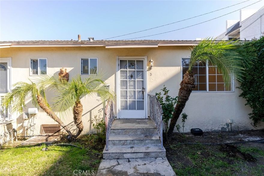 Remodeled 1 Bed / 1 Bath Unit in Charming Triplex- Approx. 600 Sq Ft

This beautifully remodeled 1-bedroom, 1-bath unit is located within a well-maintained triplex and offers modern upgrades with a functional, light-filled layout. The residence features wide-plank wood flooring, recessed lighting, and fresh neutral finishes throughout.

The open living space flows into a contemporary kitchen with sleek white cabinetry, quartz countertops with designer veining, stainless steel appliances, and a gas range. The spacious bedroom offers ample natural light, while the updated bathroom includes a glass-enclosed shower, modern vanity, and stylish fixtures.

Additional highlights include in-unit washer/dryer hookups and a peaceful courtyard-style setting that provides privacy and a residential feel.

Move-in ready and thoughtfully updated, this unit offers comfort, style, and convenience within a boutique triplex property.