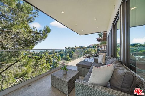 8960 Crescent Drive Los Angeles CA 90046