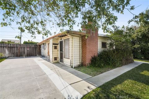Photo of 263 E 21st St, Costa Mesa, CA 92627 (MLS # PW25231590)