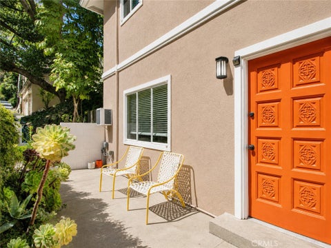 Photo of 2932 Ledgewood Drive #B, Los Angeles, CA 90068 (MLS # SR26196978)