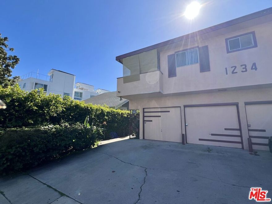 Bright and spacious upstairs studio in the heart of Santa Monica! This charming unit features a generous living area with plush carpet floors, a large full kitchen with ample counter space, a fridge, and a stove/oven. The well-appointed vanity area offers great storage, and the closet includes dual hanging racks for extra convenience. Enjoy a nice enclosed shower and on-site community laundry. Ideally located near shops, cafes, and eateries, with the beach just a short drive away - don't miss this fantastic coastal living opportunity! *One small parking spot available to rent separately for $100/mo*