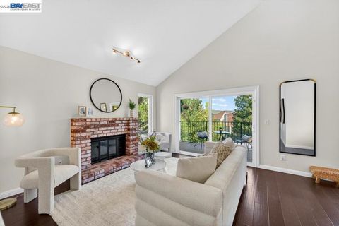 Photo of 1861 N Forest Hill Pl, Danville, CA 94526 (MLS # 41131574)