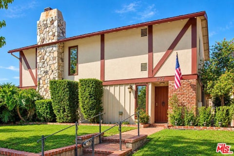 Photo of 707 E Palm Avenue #A, B, C, D, Burbank, CA 91501 (MLS # 26104648)