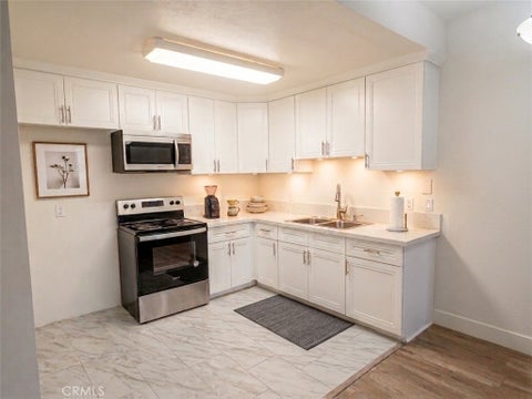 Photo of 6815 Remmet AVE #109, Canoga Park, CA 91303 (MLS # SR26212050)