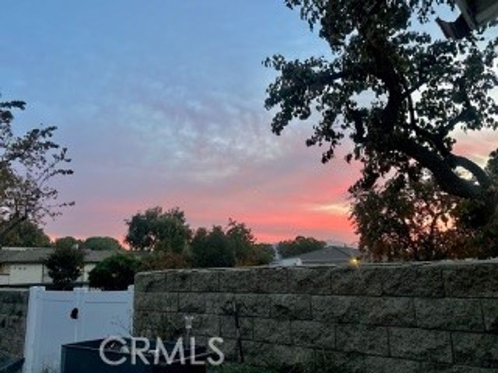 Photo of 1350 E Hillcrest Dr, Thousand Oaks, CA 91362 (MLS # SR26009964)