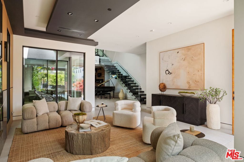 Photo of 816 N Stanley Avenue, Los Angeles, CA 90046 (MLS # 25551629)