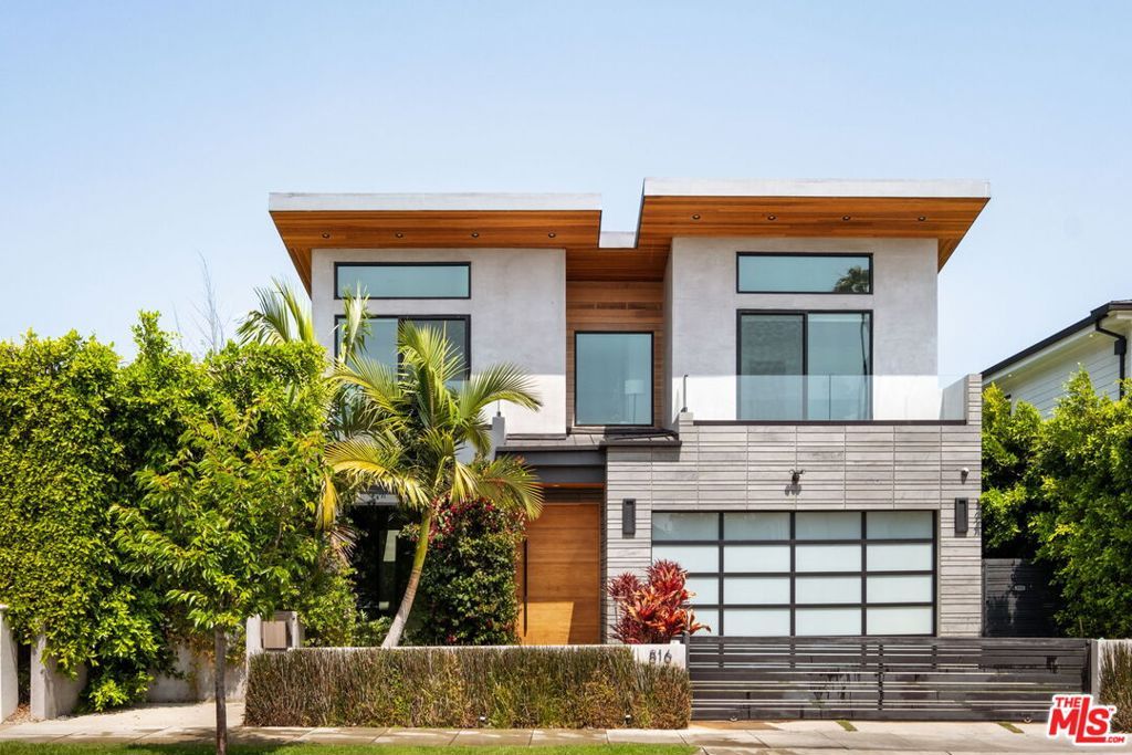 Photo of 816 N Stanley Avenue, Los Angeles, CA 90046 (MLS # 25551629)