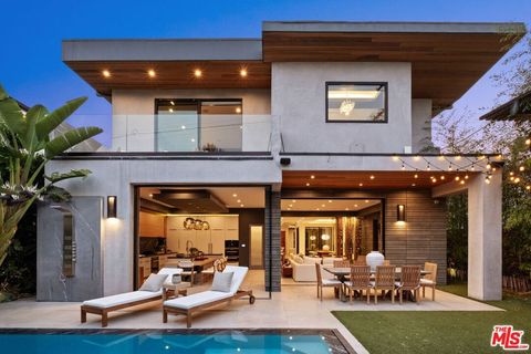 Photo of 816 N Stanley Avenue, Los Angeles, CA 90046 (MLS # 25551629)