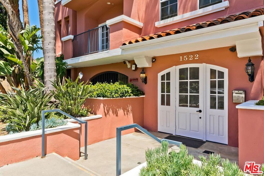 Photo of 1522 S Saltair Avenue #107, Los Angeles, CA 90025 (MLS # 26839679)
