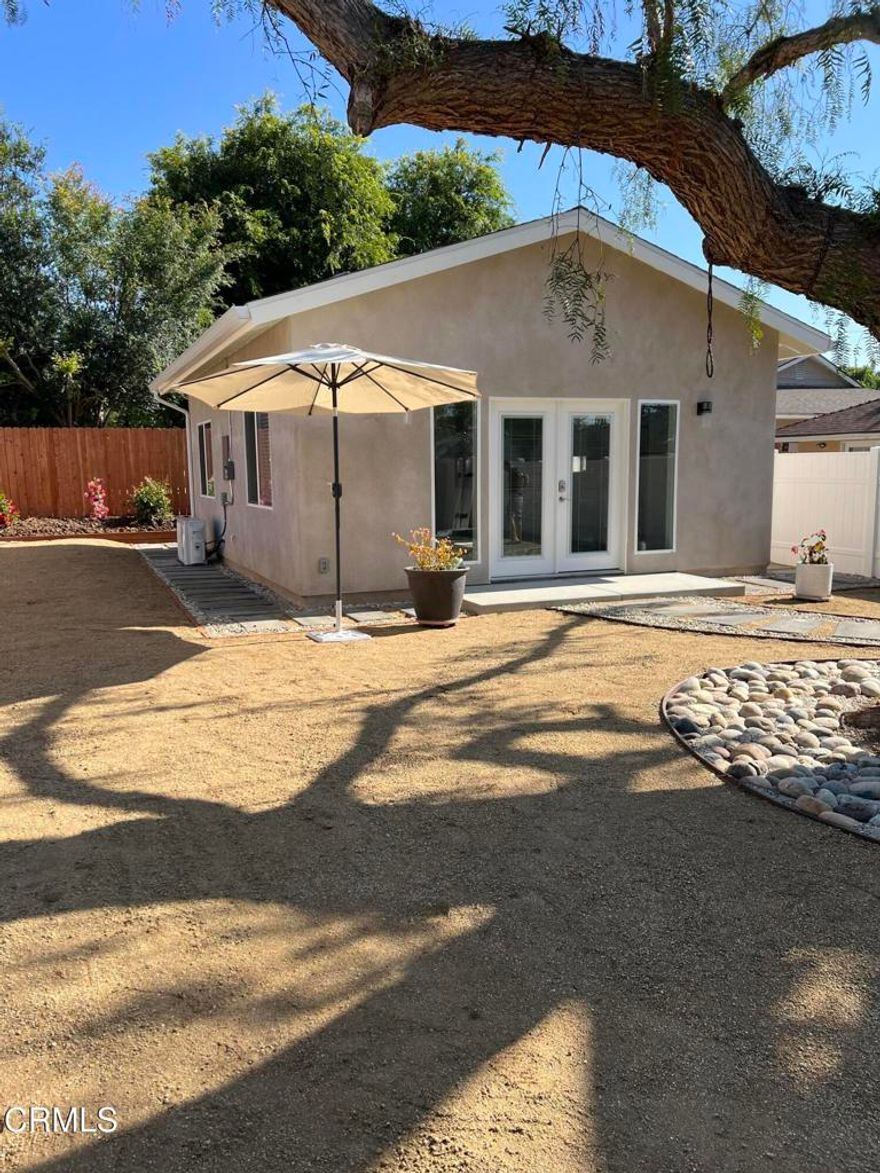 Tucked away in a quiet Thousand Oaks neighborhood, this charming fully furnished private unit offers comfort, privacy, and easy living. Fully fenced with its own separate entrance, it feels like your own little getaway.***The space features a cozy bedroom, a modern bathroom, and a stylish kitchen with brand-new appliances and in unit washer and dryer. ***Conveniently located near shopping, dining, and freeway access, this furnished unit is perfect for anyone looking for a private, low-maintenance place to call​​‌​​​​‌​​‌‌​​‌​​​‌‌​​​‌​​‌‌​​​‌​‌​​​‌‌​ home.