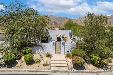 Photo of 54521 Avenida Alvarado, La Quinta, CA 92253 (MLS # 219149370DA)