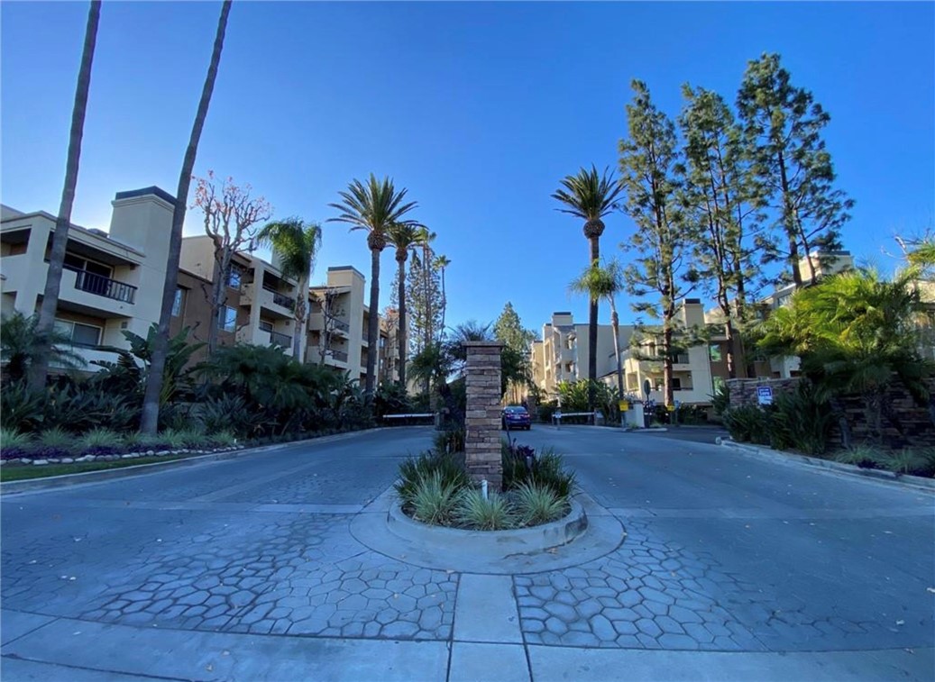 5515 Canoga Avenue 214