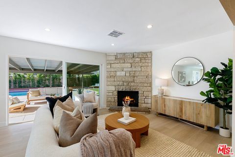 Photo of 8915 Odessa Avenue, North Hills, CA 91343 (MLS # 26640797)