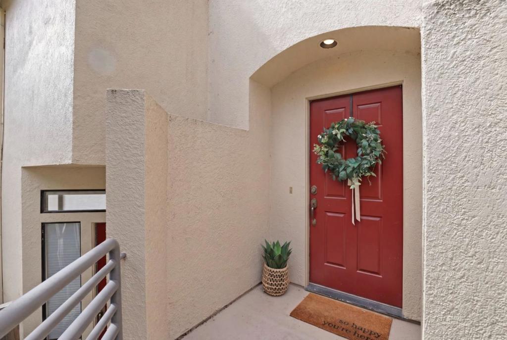 719 Lakemont Place 3