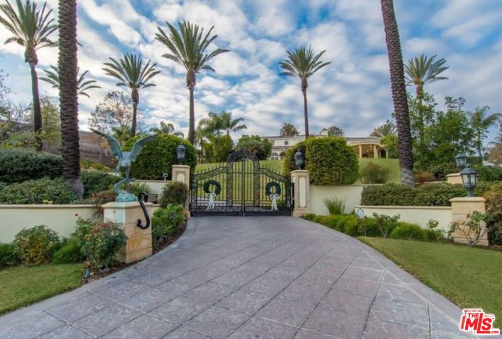 Properties 4 3855 BRUNSTON Court