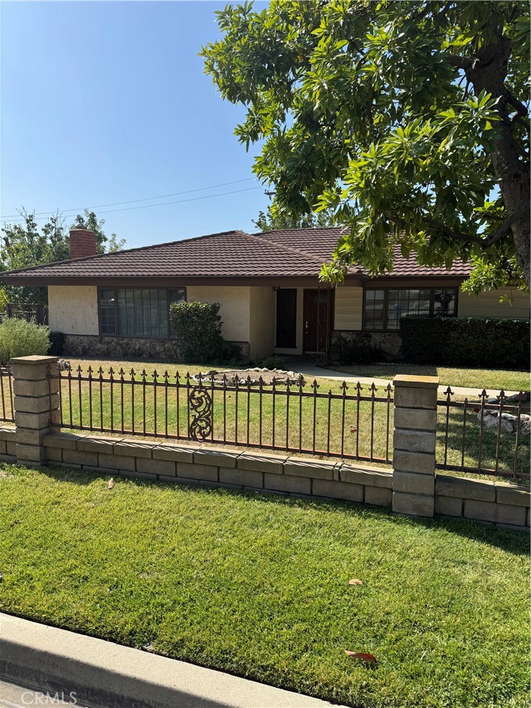 PRIME SAN ANTONIO HEIGHTS HOME. Includes a 1/4 water share. Original home on one of Upland's finest streets.