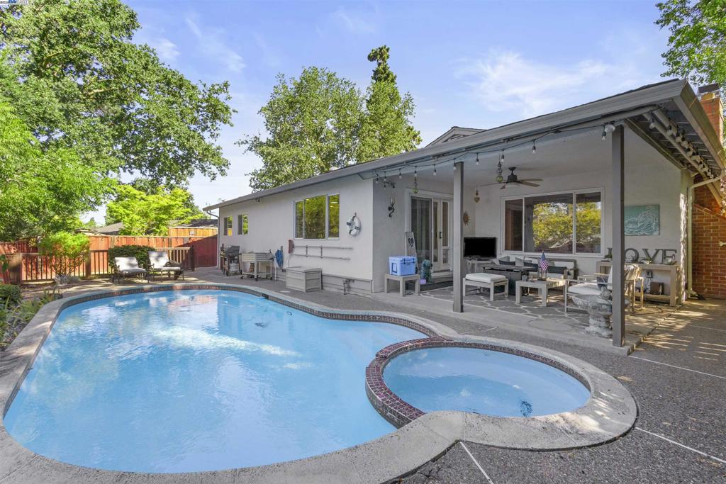 LAS LOMITAS - Residential