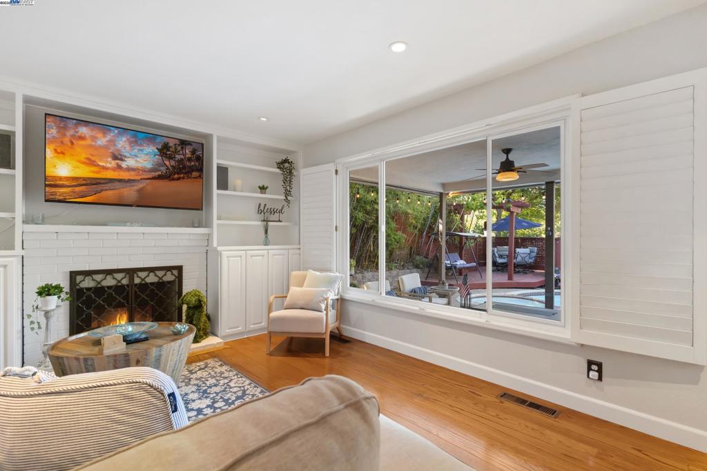 LAS LOMITAS - Residential