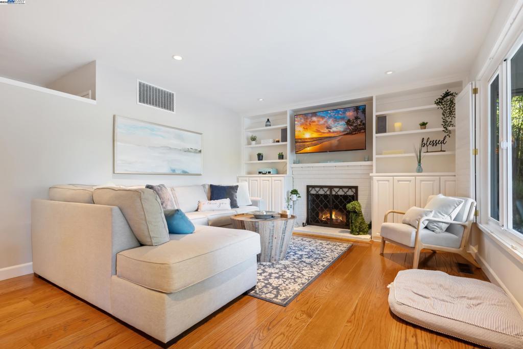 LAS LOMITAS - Residential