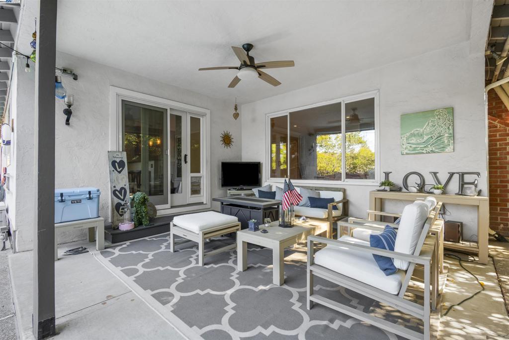 LAS LOMITAS - Residential