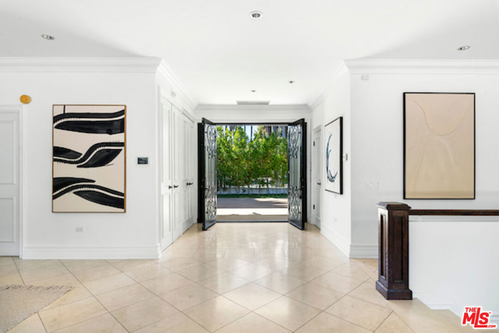 716 N Beverly Drive