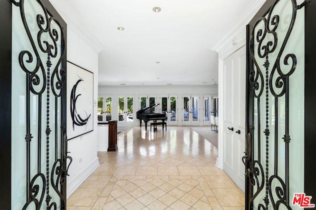 716 N Beverly Drive