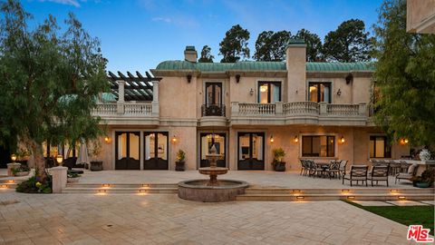 Photo of 1021 N Crescent Drive, Beverly Hills, CA 90210 (MLS # 26834401)