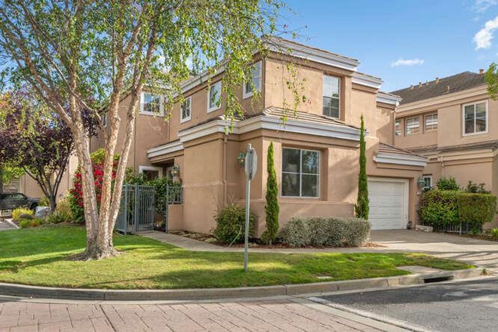 Photo of 816 Corriente Point Drive, Redwood City, CA 94065 (MLS # ML82020256)