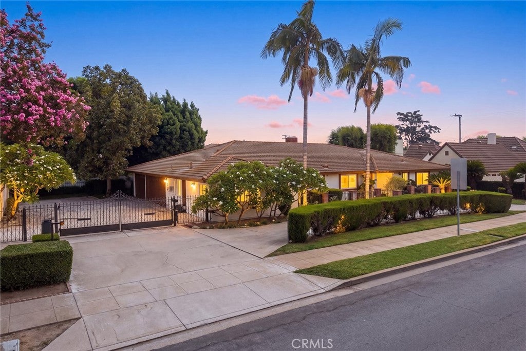 2000 Holly Avenue