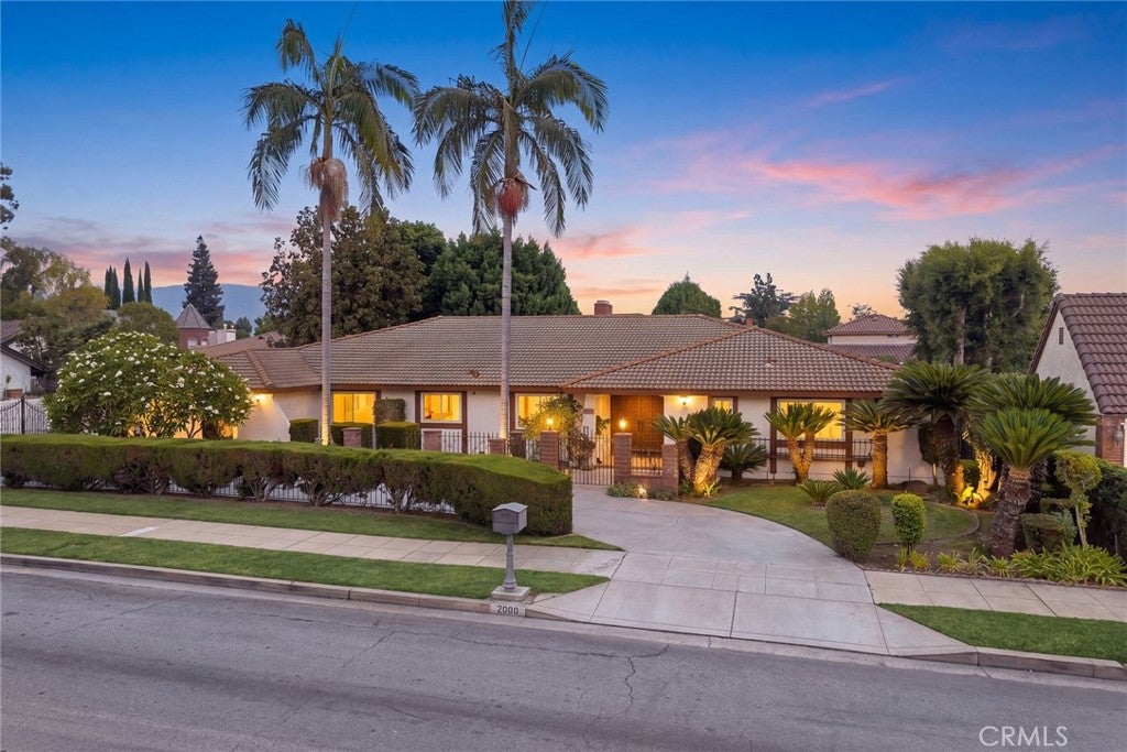 2000 Holly Avenue