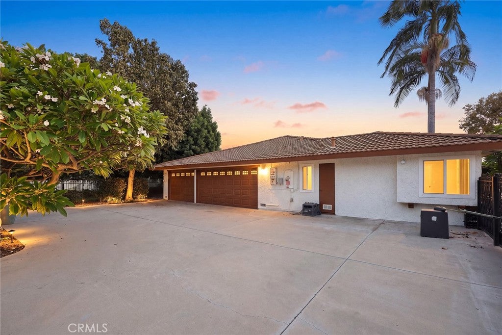 2000 Holly Avenue