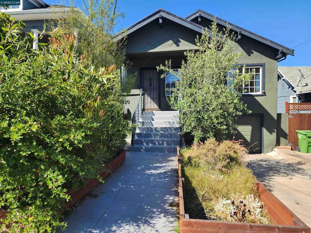 Open house on Thursday, 07/24/2025, from 3 to 5 PM. Nice and updated single story house in a better part of Oakland with 3BR/2Ba, fully landscaped backyard, 2-car tandem garage and storage. Stainless steel appliances. Laminate and tile floorings. Apply with RentSpree https://apply.link/3VUL6rA