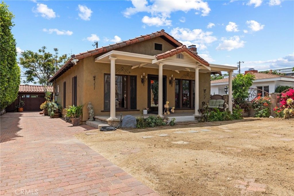 Photo of 11232 Oxnard Street, North Hollywood, CA 91606 (MLS # BB26079212)