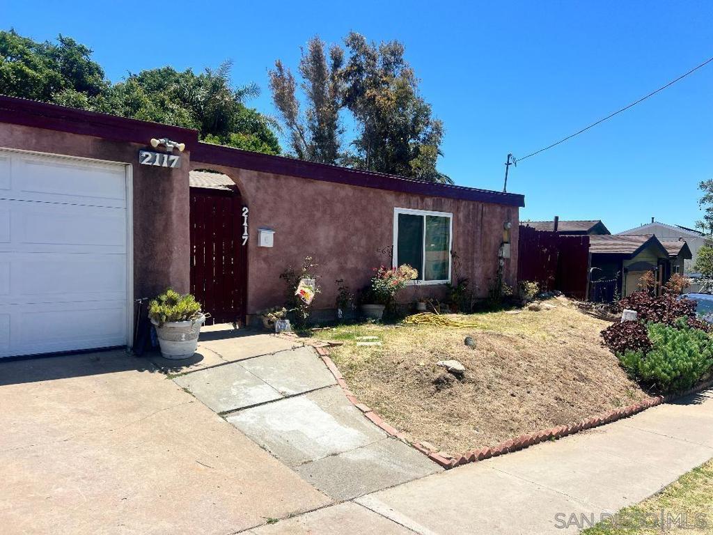 2117 Finch LN