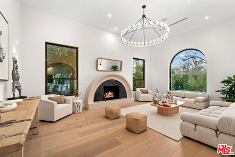 Photo of 100 S La Jolla Avenue, Los Angeles, CA 90048 (MLS # 26101733)