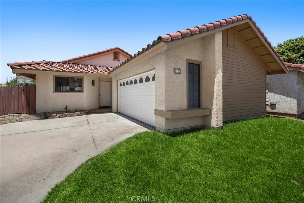 Welcome to this lovely single level home in McKinley Village! A quiet, gated community!!! PERFECT for first time home buyers, or those not ready for "retirement living" yet! Want to trade down from a larger home and still want your independence and privacy in a secured neighborhood? THIS IS IT!!
This 2 bedroom & 2 full bath home is freshly painted inside and outside, including freshly scraped ceilings. NEW Furnace/AC with a transferable 10 year warranty. Kitchen has a convenient breakfast bar and dining area, right off of the living room. Sliding glass doors & windows-LET'S in all the NATURAL LIGHT!
