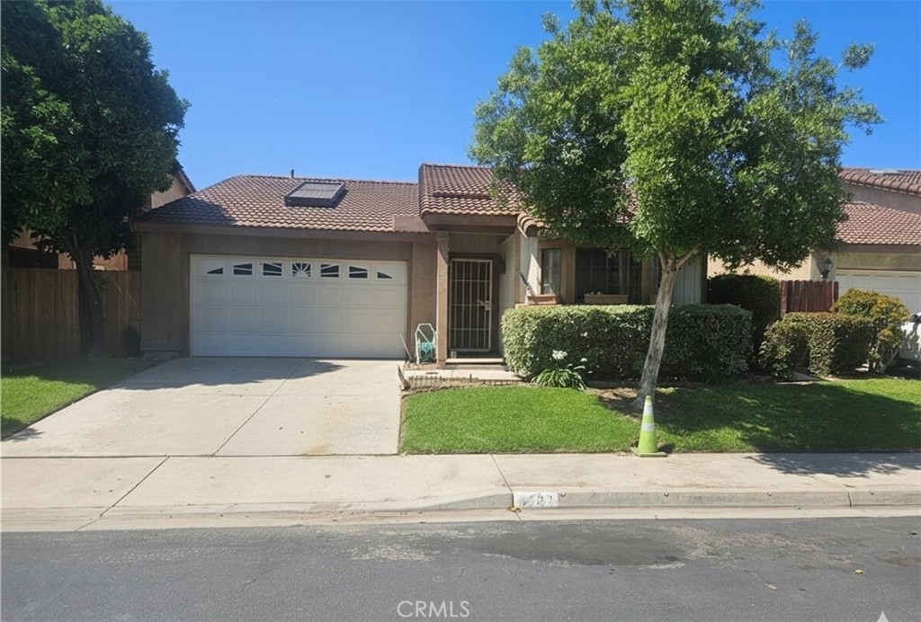 Probate sale in Oceanside! Investor special—this fixer offers a rare opportunity with endless upside. Perfect canvas for renovation or redevelopment. Seller will not consider wholesalers or assignment offers. Selling as-is. Only showing during open house hours this Saturday 9/13 and Sunday 9/14 from 1-3pm. Text listing agent for questions @ 727.902.8761