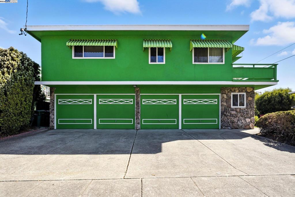 First time on the market in nearly 50 years! 3101 61st Ave is a well-maintained fourplex located in Oakland’s Havenscourt neighborhood, near Lower Millsmont. Spanning approx. 4,924 sq ft on a 5,532 sq ft lot, this legacy property offers flexibility, income, and future upside. Two units are currently vacant — a 3-bed, 2-bath and a 2-bed, 1-bath — both in immaculate condition, ideal for an owner-occupant or multi-generational living. The other two units are tenant-occupied, generating immediate rental income. Perfect for house-hackers, investors, or families looking to build long-term wealth. Conveniently located near Mills College, Eastmont Town Center, Hwy 580, and public transit. Don’t miss this rare opportunity to own a high-potential, income-producing property in a growing East Oakland corridor.