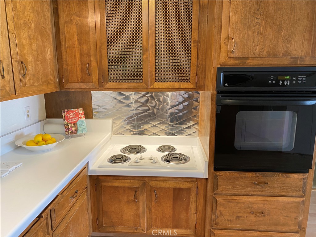 1640 Glenview Rd. M12-76i