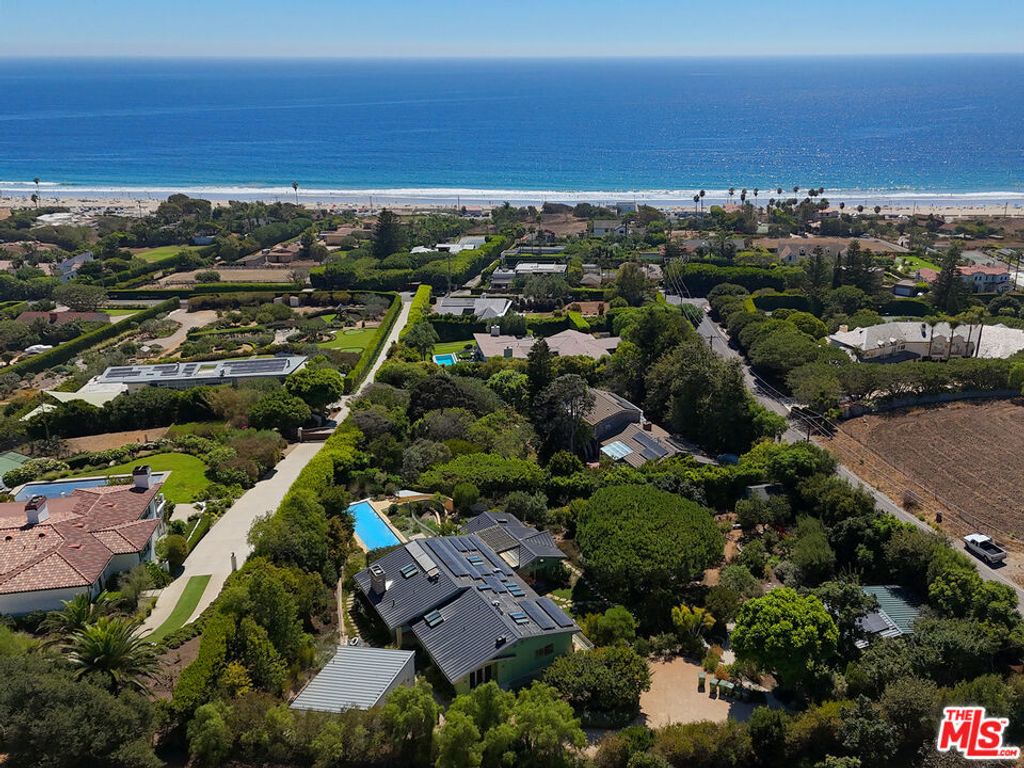 Photo of 6000 Philip Avenue, Malibu, CA 90265 (MLS # 26640755)