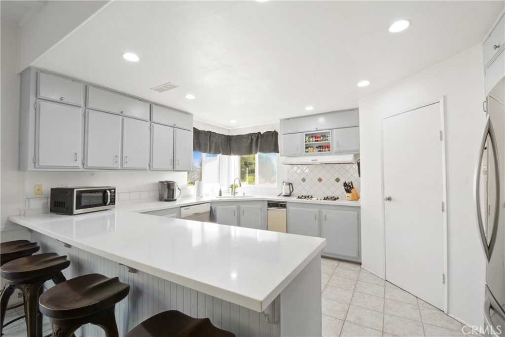 2275 W 25th Street 12