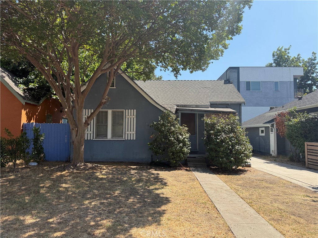 Fantastic builder/developer opportunity in the heart of North Hollywood! Built in 1927, this single-family home showcases a conventional architectural style and offers 2 bedrooms, 1 bath, plus a small addition. Situated on a generous 5,400 sq. ft. lot, it’s perfect for development, expansion, or adding to your investment portfolio and is ideally located near major studios, popular dining spots, and entertainment venues. Get for RV parking with the long driveway. Conveniently situated near local schools and just minutes from the 134 freeway, this home makes commuting easy while keeping you close to everything North Hollywood has to offer.
Don’t miss this rare chance to create value in one of the San Fernando Valley’s most desirable neighborhoods! Contact Listing Agent Jason Sweet email: JasonSweetRE@gmail.com Cell: 818.450.7544
PROBATE SALE – COURT APPROVAL IS NOT REQUIRED. CLOSE – SOLD IN AS-IS CONDITION