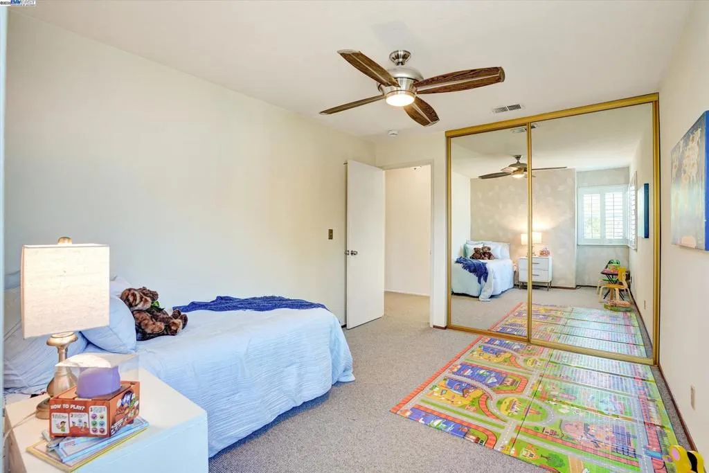 Alameda, California 94502, United States, 3 Bedrooms Bedrooms, ,3 BathroomsBathrooms,Residential,Pending,187165