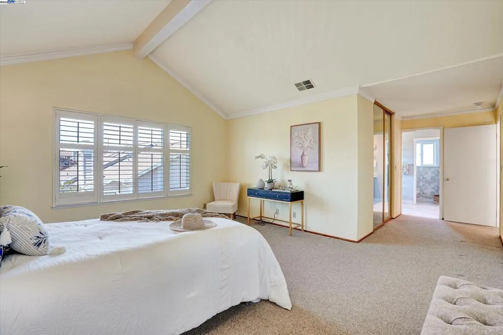 Alameda, California 94502, United States, 3 Bedrooms Bedrooms, ,3 BathroomsBathrooms,Residential,Pending,187165