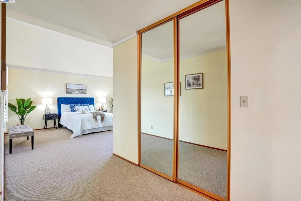 Alameda, California 94502, United States, 3 Bedrooms Bedrooms, ,3 BathroomsBathrooms,Residential,Pending,187165